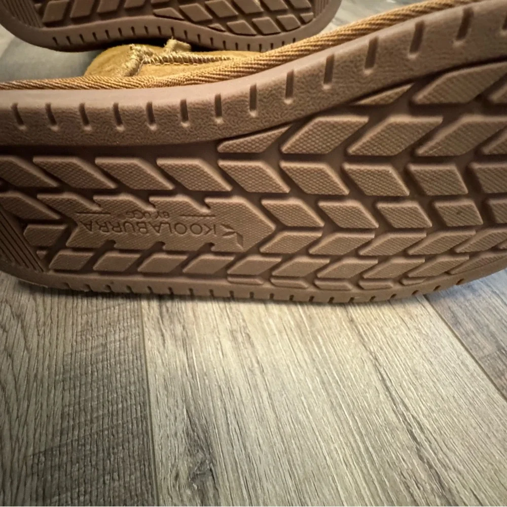 Koolaburra by UGG - Girls Size 2 - Picture 7 of 7